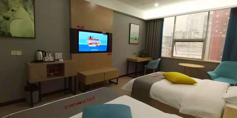room_08c98f9e-e535-42ac-a012-ccdb8d9de3ef.jpg