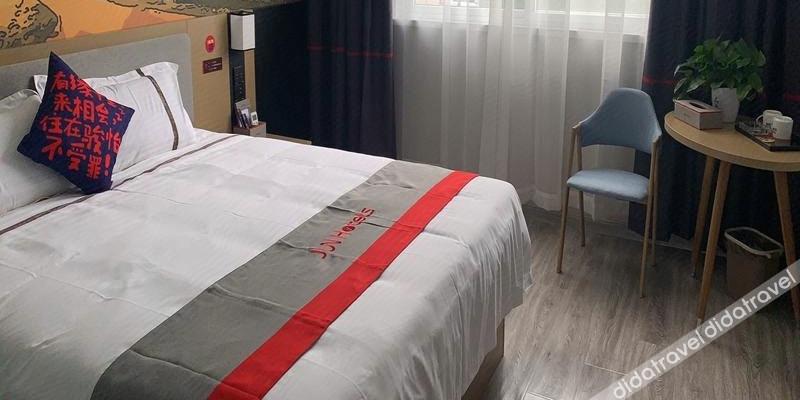 room_d5addffb-aed9-43b4-a07a-4bee3aadb32b.jpg