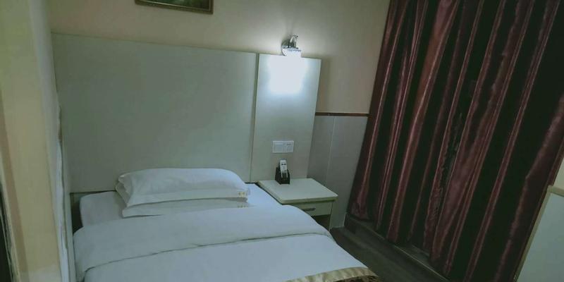 room_c4ab65f8-a511-43b6-9ee8-12b610fd43e0.jpg