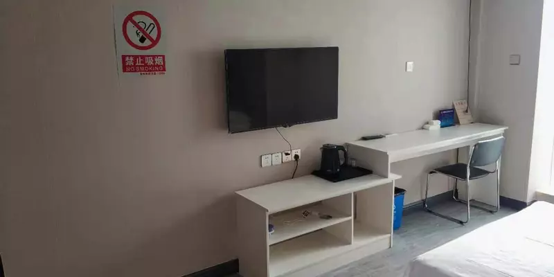 room_d6398f5f-3c34-4c54-8e92-b3544fe2badd.jpg