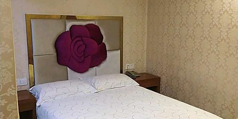 room_5058d12e-aaf3-476b-8ee4-d58639591f68.jpg