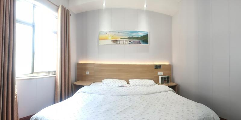 room_8a041ed9-b79e-477e-b1db-c4e8e2cd6191.jpg