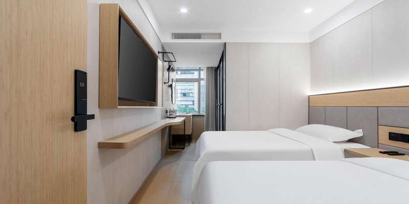 room_76d3849f-a4b4-411d-a625-67e5a9b26f28.jpg