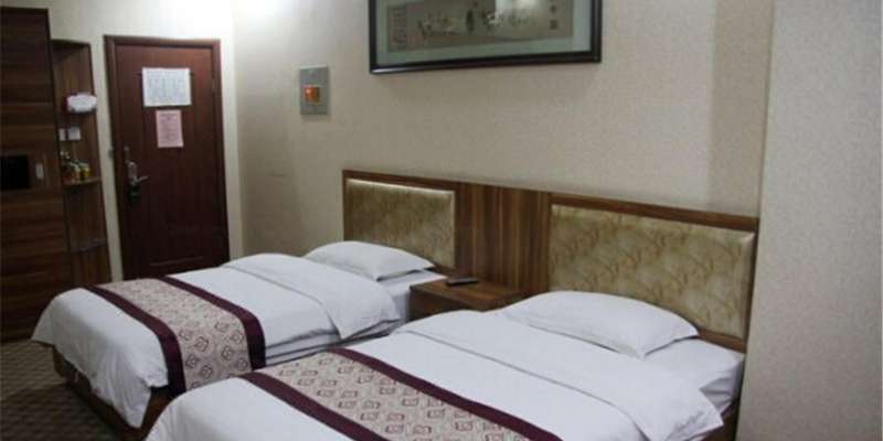 room_1d82e66d-84fc-4190-84f0-2785d8e88c54.jpg