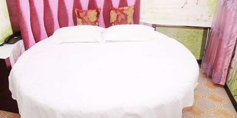 room_ace3aeb8-5d19-43c3-9086-c216246ecc3f.jpg