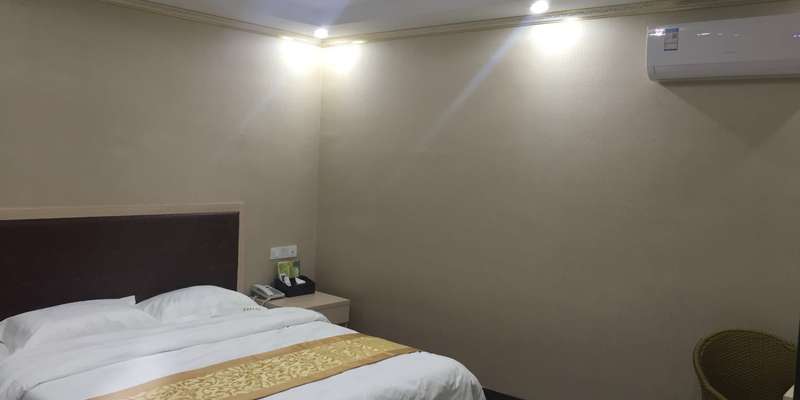 room_ceb7cbc9-903e-429d-828e-f91bc6fe855d.jpg