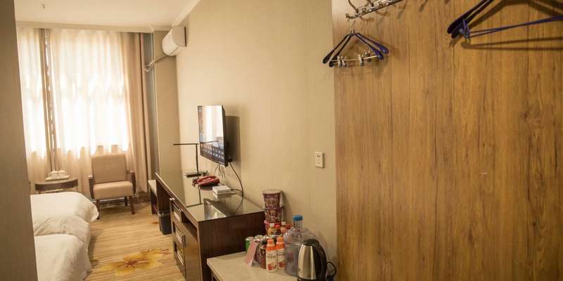 room_b898afd3-e390-4b8f-b1e9-db09b5332b6a.jpg
