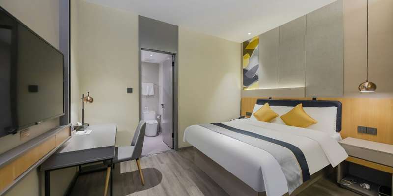 room_3fae7c8a-bd8a-46f1-bf9f-0cdb3eaa38d5.jpg