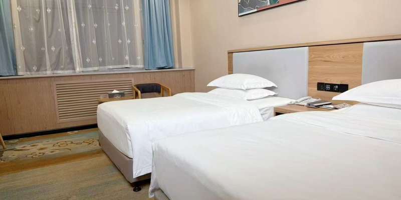 room_6ce4e7cd-ca4e-4f88-b352-c06c44bd76db.jpg