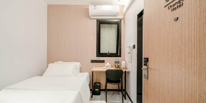 room_0868ffde-4b9b-447b-aeb6-507b366d458a.jpg