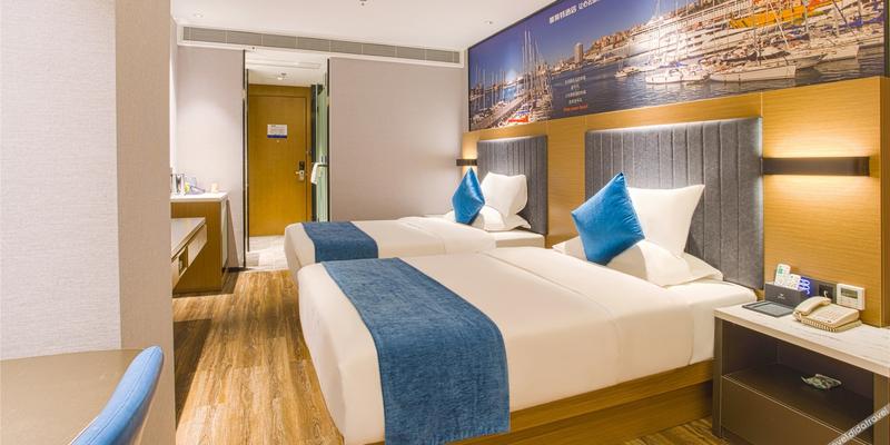 room_7b35815b-3d6d-4abd-bf66-5f6cd84a1c3f.jpg