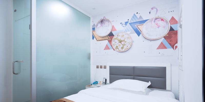 room_7c36dae3-b92d-4c9a-b991-1af21e08c3bf.jpg