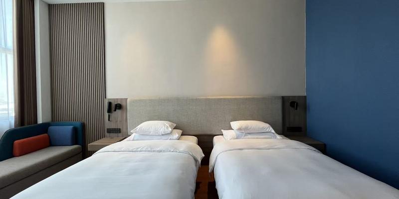 room_1db71db4-e3a5-4d42-91f1-0f891bab48da.jpg