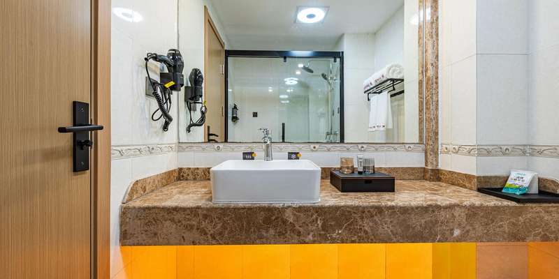 room_2d742f47-31a3-4938-8649-c0d8da9cf608.jpg