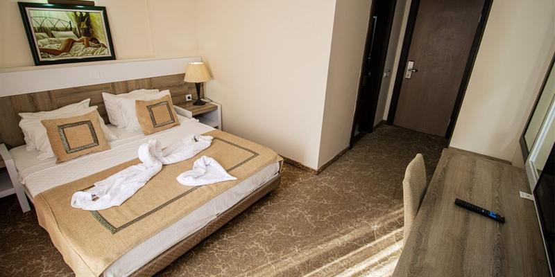 room_ea3db365-917a-4591-b9d3-7f2bf6847192