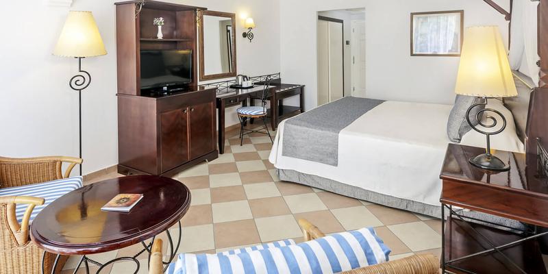 room_8989cf2d-56bb-48b1-8d6f-5e5a3e19b90c