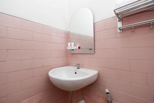 room_20e5a96d-3057-4ee7-be6a-1a3bd09dcbe8.jpg