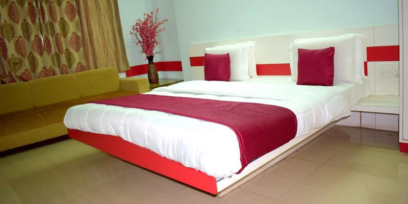 room_dce800b6-e6e0-4f66-8160-c94a3e48cdc4.jpg