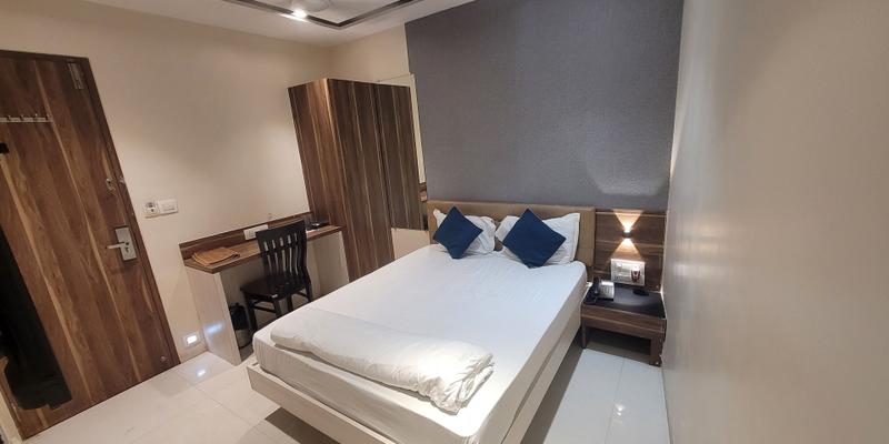 room_e8ff28c3-9e2f-4cd0-bd84-4eb358ab3674.jpg