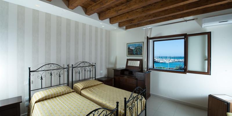 room_e2b81db4-d3af-4813-9c8c-85cae9eca6e9.jpg