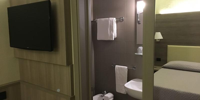 room_ffb302d1-ff65-4f8f-95f2-ee85db203d25.jpg