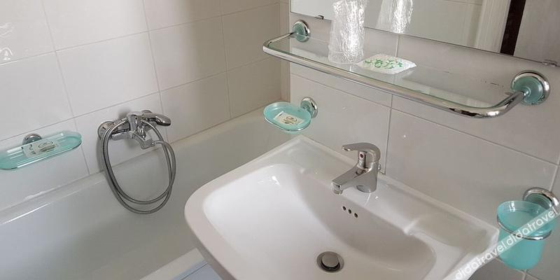 room_765f6e62-e06d-4171-a6d2-bca1e242eeba.jpg