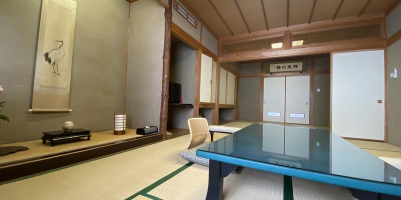 room_e87f4b2b-b939-4a11-9873-16bb0b723e4f.jpg