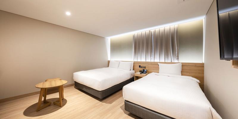 room_8e441f56-8e7b-47ea-be97-b840123adbfe.jpg