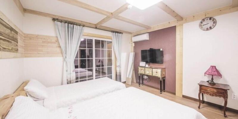 room_0ef6af6f-d8fe-4492-b42c-79ed3e4aa2a6.jpg