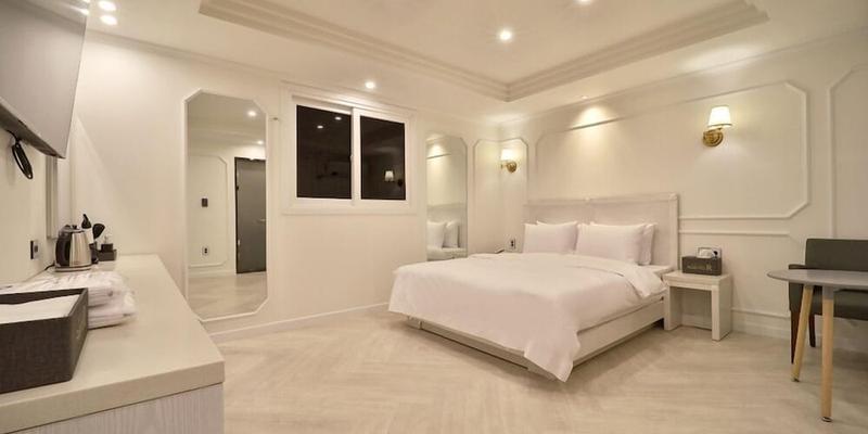 room_38c39528-7d33-4d8a-a8da-ff7c7e8bedc3.jpg