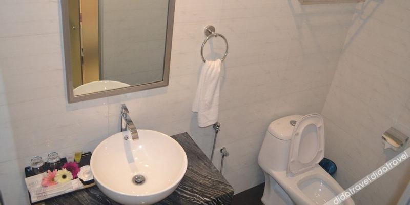 room_b2b4bdc5-eefa-498c-baec-f02a2e8dce0a.jpg