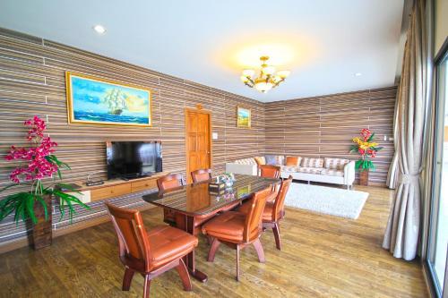 room_cbb2a8d8-e7b5-4357-aafc-c4322a6d7b7a.jpg