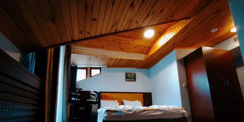room_9cabc5d6-02f4-4ba5-bcba-3c8dd15fe88c.jpg