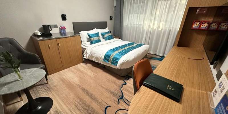 room_2d21f4c8-de0d-4fda-939c-12afdd96ab74