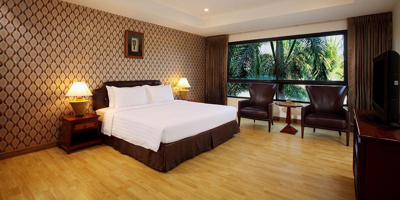 room_33e9b2ef-2763-4b42-8830-e197d5d7c0ee