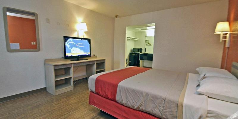 room_e5badbec-8b8b-4dcf-a1fd-453b4f52b8bf.jpg