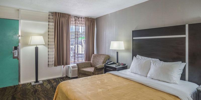 room_0ff80af3-5c28-4f33-8f8b-0bf2dd4bd0bb.jpg