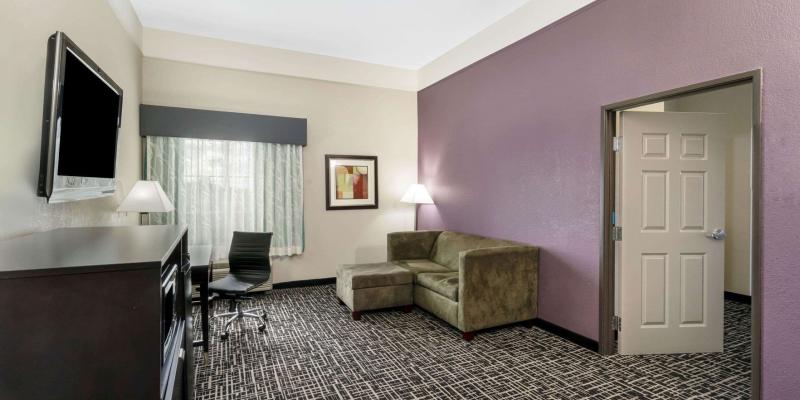 room_2140e5cd-b954-4eb0-a1b6-2214c823bdaa.jpg