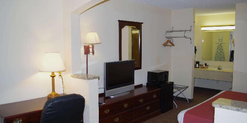 room_8443efa8-dff2-43e5-a576-e73db5b853aa.jpg