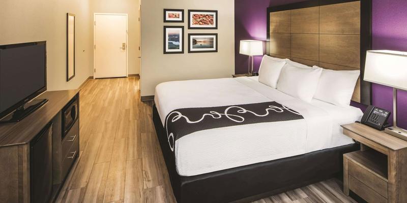 room_e7ef5b36-99ae-4d24-ac21-4609c4ad0eae.jpg