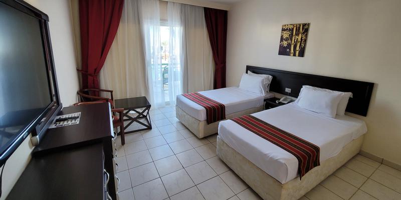 room_aec8b707-7e9f-41a7-90a0-2ceaaace04ba