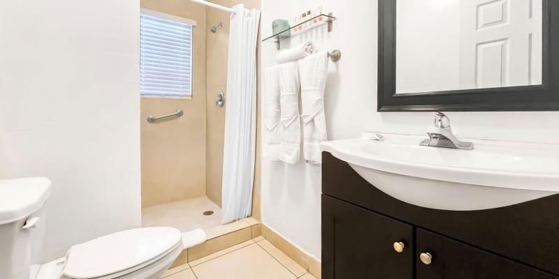 room_4459b2b1-3cd8-4a5d-9d4f-fb0cc47f19a0.jpg