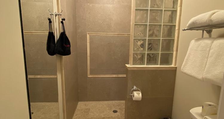 room_9cb2e10a-48cd-49ff-9d3b-ffe74c202e57.jpg