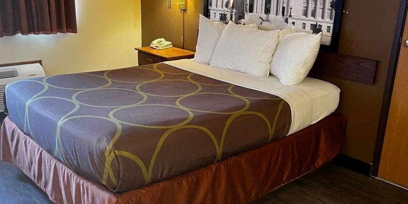 room_006e8f97-e0c3-4c1b-9572-1a7e1d80c4b6.jpg
