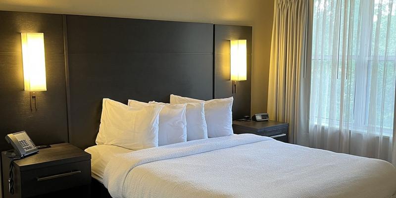 room_323cf878-c738-41b2-ae1c-bed9f9b86d30.jpg