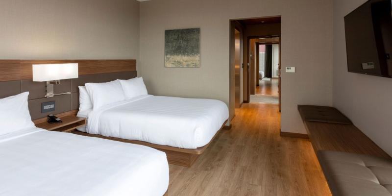 room_204de86d-a59e-4602-8a5b-2df37daf79f1.jpg
