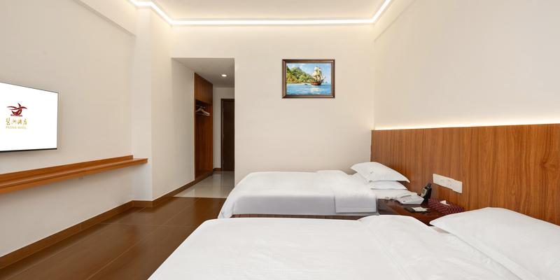 room_f58db83f-cefa-40db-a421-058dc7429556.jpg