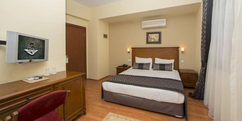 room_fe67719e-dfa6-4db2-863b-a36ba81598b4