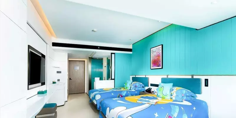 room_c03924b0-33b5-4505-9d51-0eb35f8df4b1