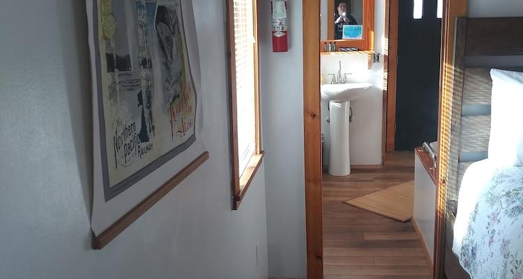 room_083e8cdd-85c8-4559-82dd-e8b3d50cf21f.jpg